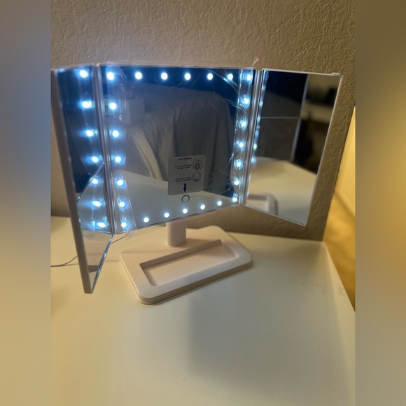 NEW PROFESSIONAL LARGE VANITY MIRROR WITH LIGHTS - Picture 12 of 15